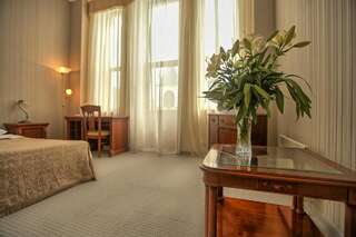 Отель Отель Рица Сухум Улучшенный двухместный номер с 1 кроватью и видом на море-2