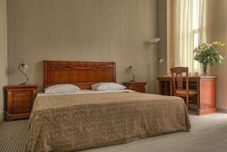 Отель Отель Рица Сухум Улучшенный двухместный номер с 1 кроватью и видом на море-4