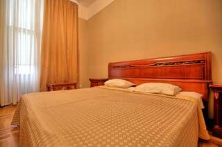 Отель Отель Рица Сухум Улучшенный двухместный номер с 1 кроватью и видом на море-10